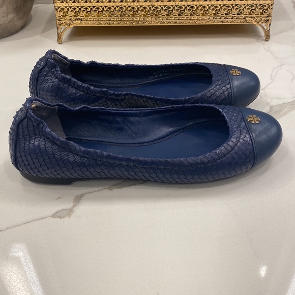 Tory Burch deep blue snakeskin embossed leather ballerina flats - 5M - Picture 10 of 16